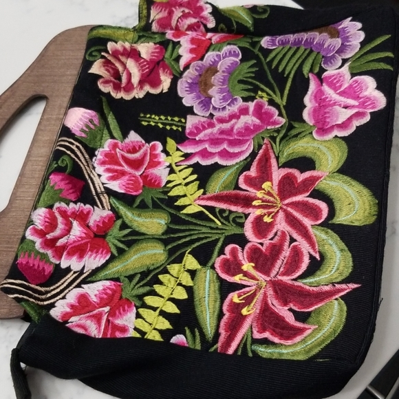 Mexican Textile Embroidered Bag - Picture 7 of 8
